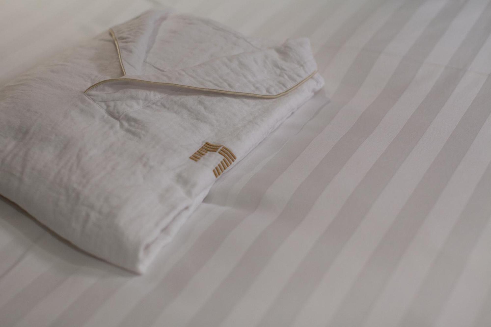 The Gate Hotel Tokyo By Hulic Eksteriør bilde A folded bathrobe