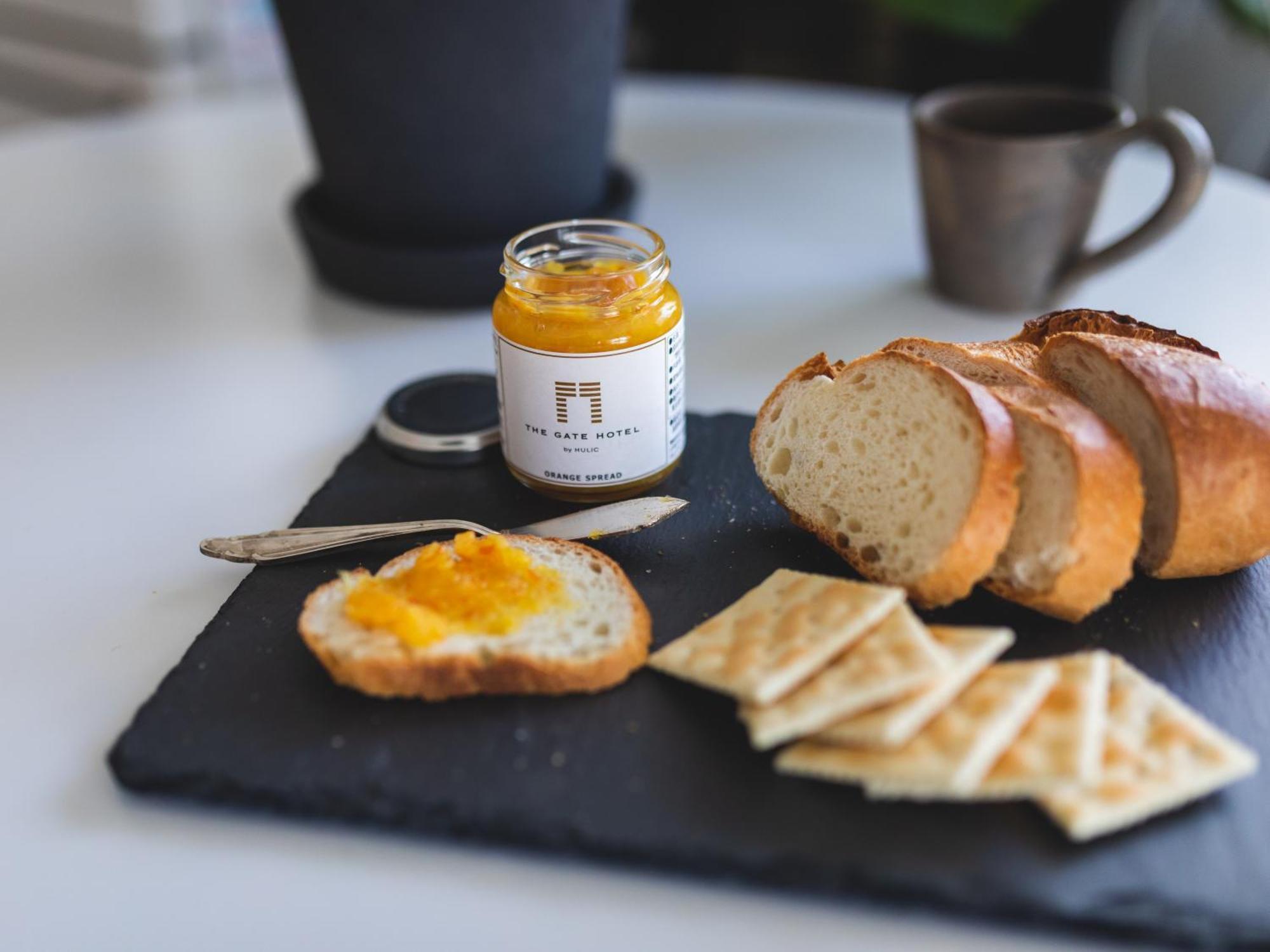 The Gate Hotel Tokyo By Hulic Eksteriør bilde A jar of pure saffron honey